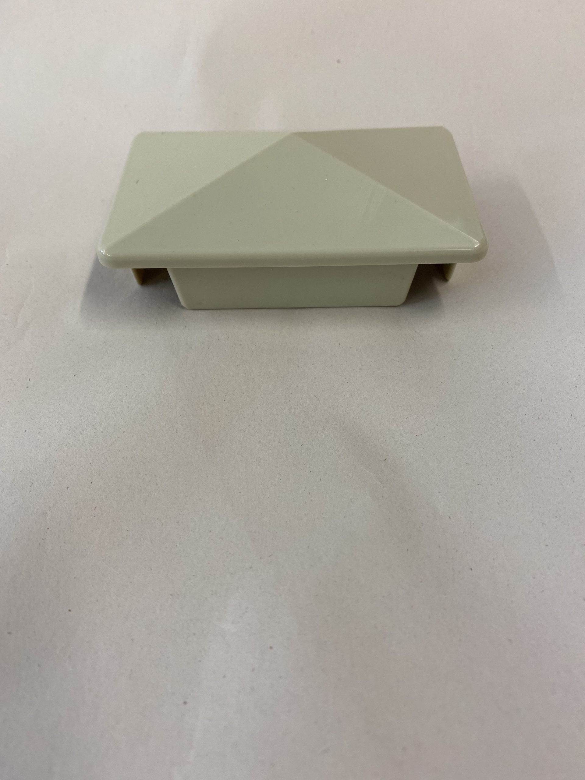 Gate Cap TAN Vinyl Gate Cap in TAN (front profile)