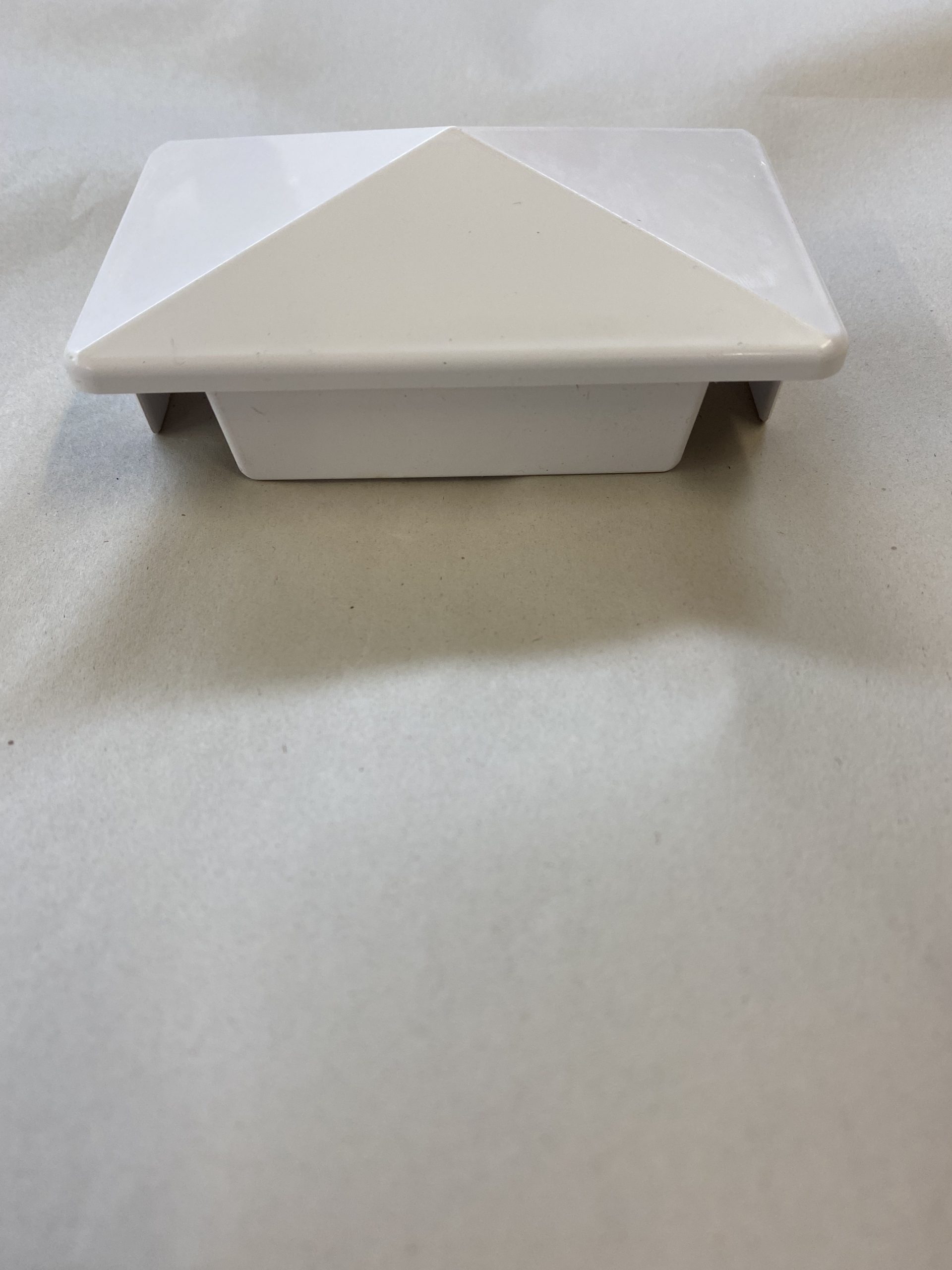 Gate Cap WHITE Vinyl Gate Cap in WHITE (front profile)