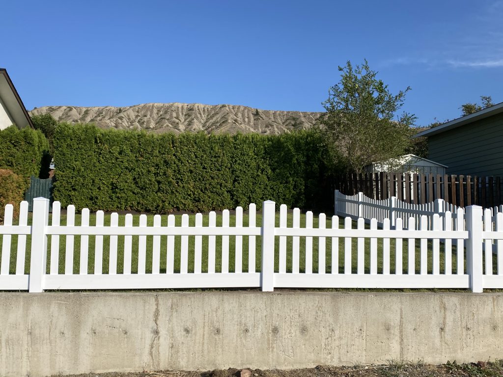 Evergreen II Vinyl Picket Fence